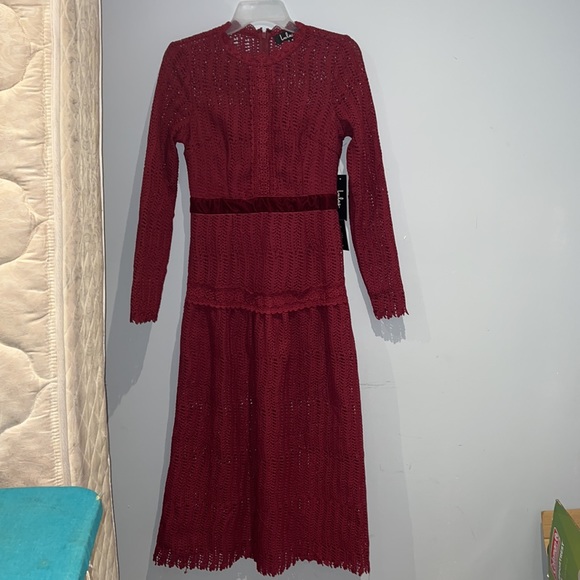 Lulus red midi lace gown. US 4. - Picture 5 of 9